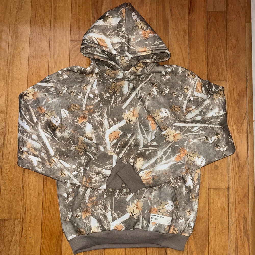 Comfrt Adirondack Camo Hoodie in Size M